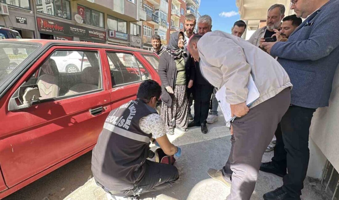 Burdur’da yaşlı bir kadının çantasını unutup içindeki altınları ve bir
