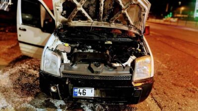 Kahramanmaraş’ta iki farklı noktada meydana gelen araç yangınları, hızla müdahale