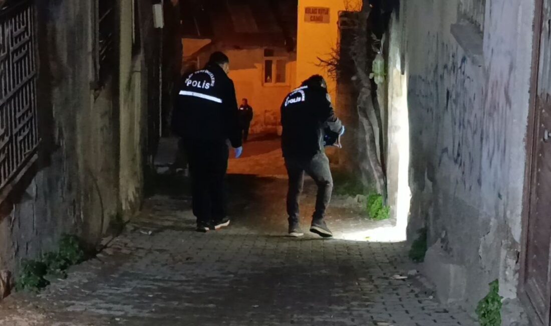 Kahramanmaraş’ın Onikişubat ilçesinde 4 kişi tarafından darp edilen bir kişi,