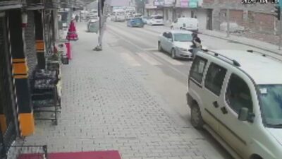 Kahramanmaraş’ta, Elbistan ilçesinde meydana gelen trafik kazasında bir yayaya otomobil