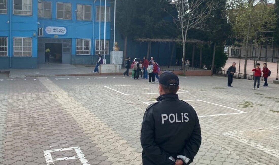 Kahta ilçesinde güvenlik önlemleri artırıldı. Polis ekipleri, ilçe genelindeki okul