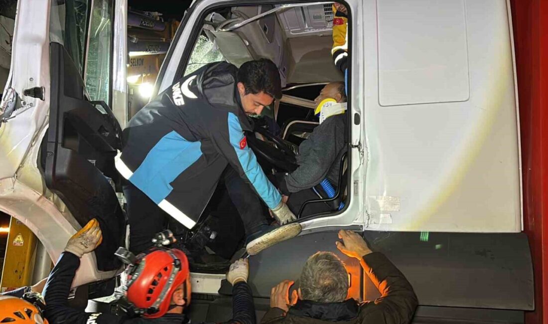 Aksaray ilinde meydana gelen trafik kazasında bir kamyonun bir tıra