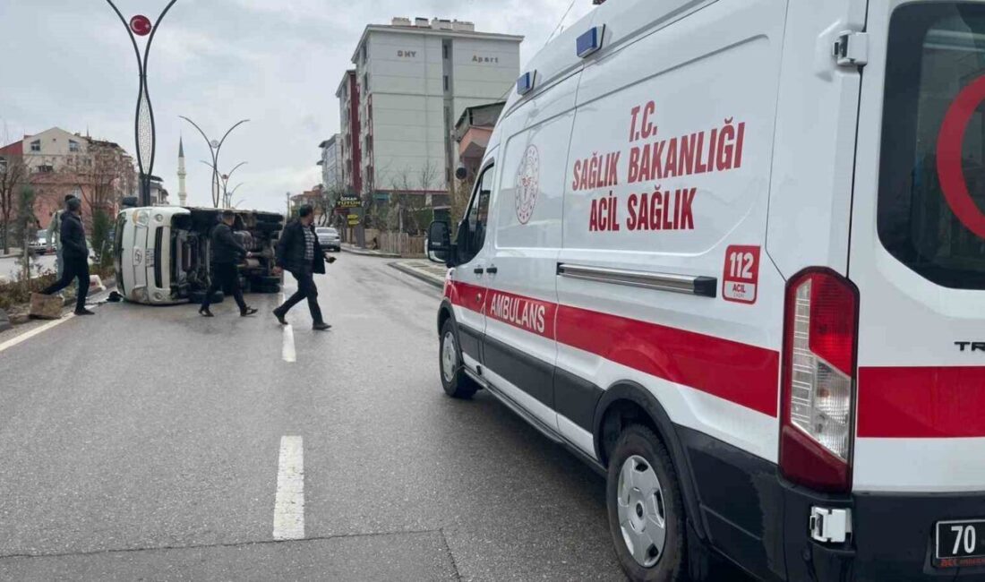 Karaman’da meydana gelen trafik kazasında, bir kamyonetin refüje çarparak devrilmesi