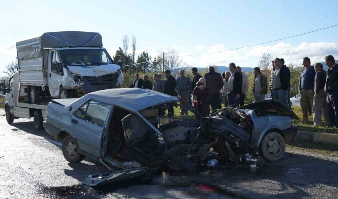 Taşköprü ilçesinde meydana gelen trafik kazasında, bir kamyonet ile çarpışan