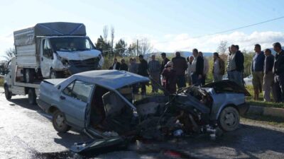 Taşköprü ilçesinde meydana gelen trafik kazasında, bir kamyonet ile çarpışan