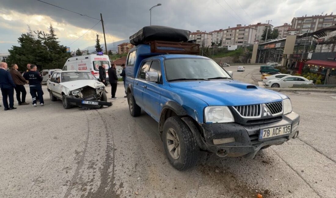 Safranbolu ilçesine bağlı Barış Mahallesi Terminal Sokak’ta meydana gelen trafik