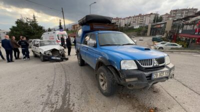Safranbolu ilçesine bağlı Barış Mahallesi Terminal Sokak’ta meydana gelen trafik