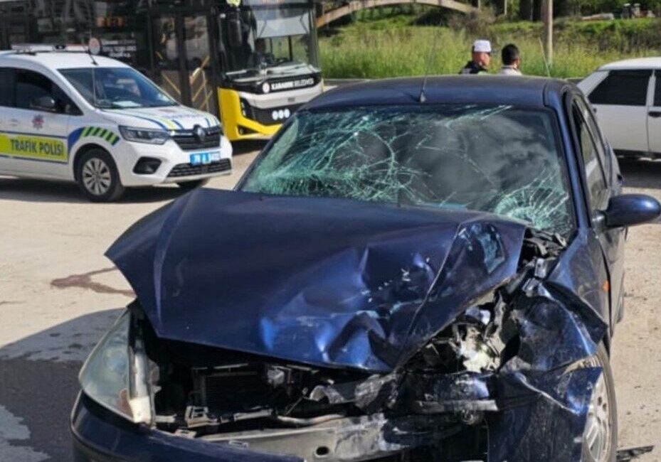 Karabük’te meydana gelen trafik kazasında 3 kişi yaralandı. Kaza, 24