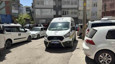 Karabük’te bir apartmanda yalnız yaşayan bir kişi ölü olarak bulundu.