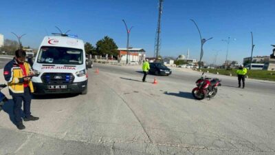 Karaman’da bir motosiklet sürücüsü, hafif ticari araçla çarpışarak yaralandı. Olay,