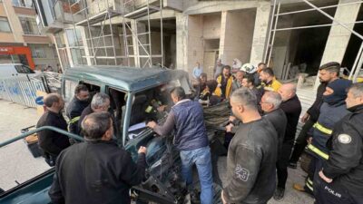 Tosya ilçesinde, minibüs ile kamyonetin çarpışması sonucu meydana gelen kazada