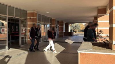 Kastamonu’da polis ekipleri tarafından düzenlenen iki ayrı uyuşturucu operasyonunda yakalanan