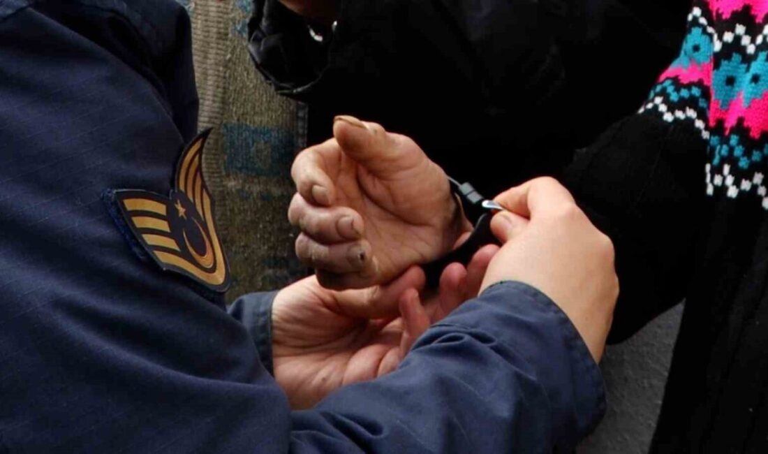 Bolu’da gerçekleştirilen “Canlarımız Kaybolmasın” projesi kapsamında, Alzheimer hastası bir vatandaşa