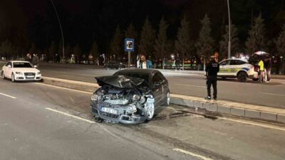 Kayseri’nin Kocasinan ilçesinde meydana gelen trafik kazasında, bir otomobilin önünde