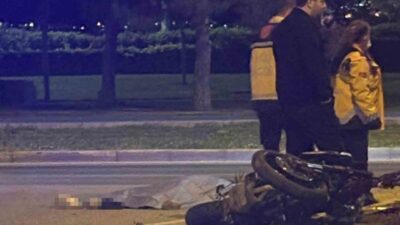 Karşıyaka ilçesinde otomobil ile motosikletin çarpışması sonucu genç bir motosiklet