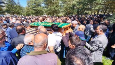 Denizli’nin Çameli ilçesinde, yağışın ardından kayganlaşan yolda kontrolü kaybeden bir