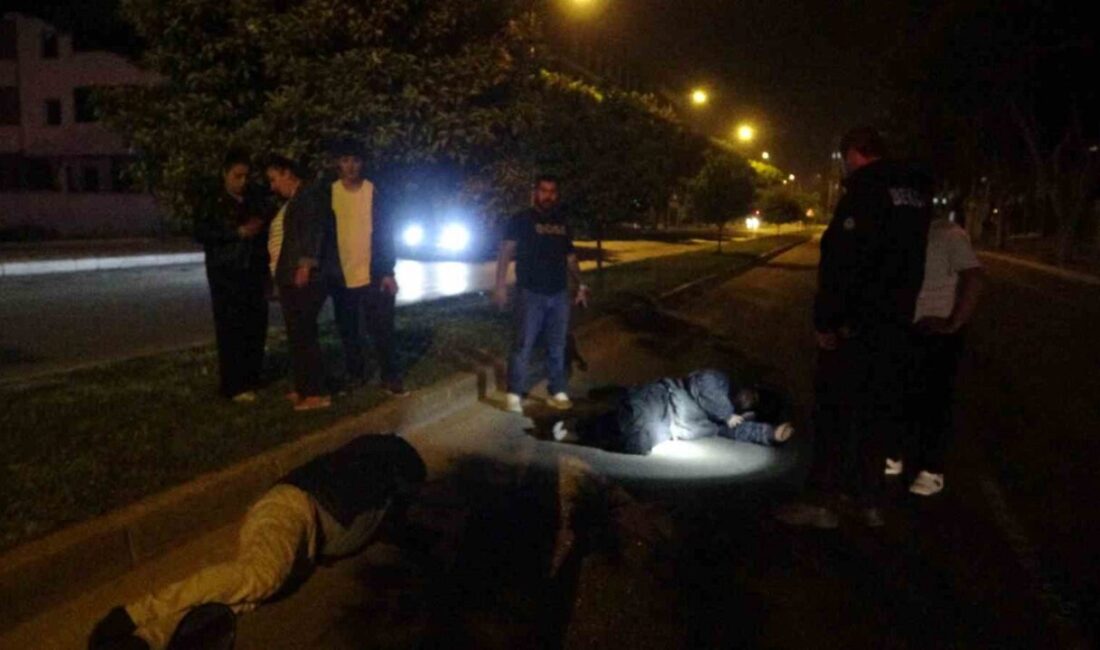 Antalya’nın Muratpaşa ilçesinde, bir motosiklet ile otomobilin çarpıştığı kazada 2