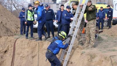 Kazakistan’ın Pavlodar kentinde su borusu döşeme çalışmaları esnasında yaşanan toprak