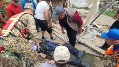 Kırgızistan’da, 65 yaşındaki bir adam, kuyuda 18 metre derinlikte mahsur