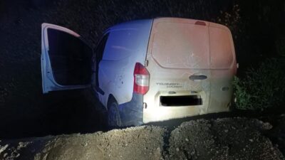 Hatay’da, hafif ticari aracın şarampole devrilmesi sonucu sürücü yaralandı. Kaza,