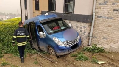 Kırıkhan ilçesine bağlı Karataş Mahallesi’nde meydana gelen bir trafik kazasında,