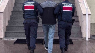 Kırıkkale’de jandarma ekipleri tarafından gerçekleştirilen bir operasyonda, dolandırıcılık suçundan aranan