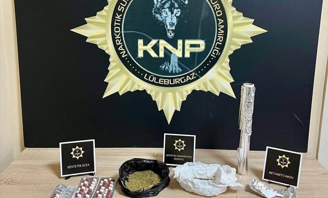 Lüleburgaz ilçesinde uyuşturucu ticaretine yönelik gerçekleştirilen operasyonda yakalanan şüpheli tutuklandı.