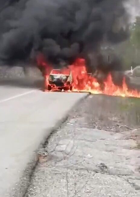 Kırklareli ilinde seyir halindeyken alev alan bir otomobil tamamen kullanılamaz