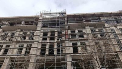 Kırşehir ilinde devam eden hükümet konağı inşaatında çalışan 3 işçi,