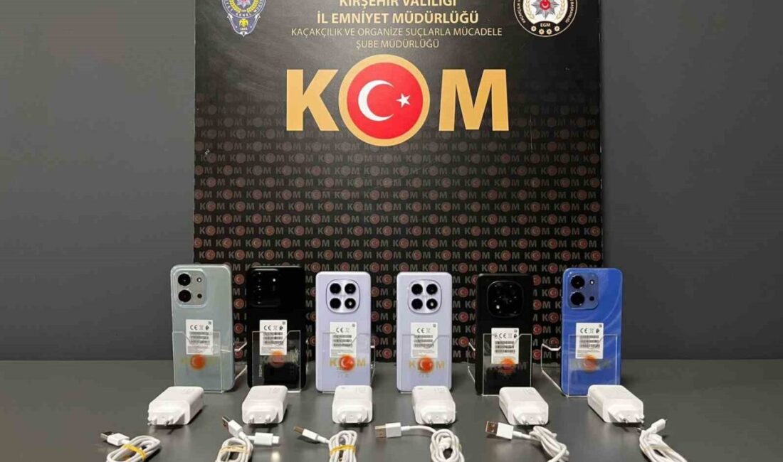 Kırşehir’de polis ekipleri tarafından gerçekleştirilen operasyonda, kaçak cep telefonları bulunarak