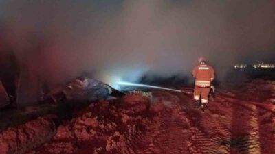 Hatay’ın Erzin ilçesinde, Organize Sanayi Bölgesi’nde meydana gelen yangında bir