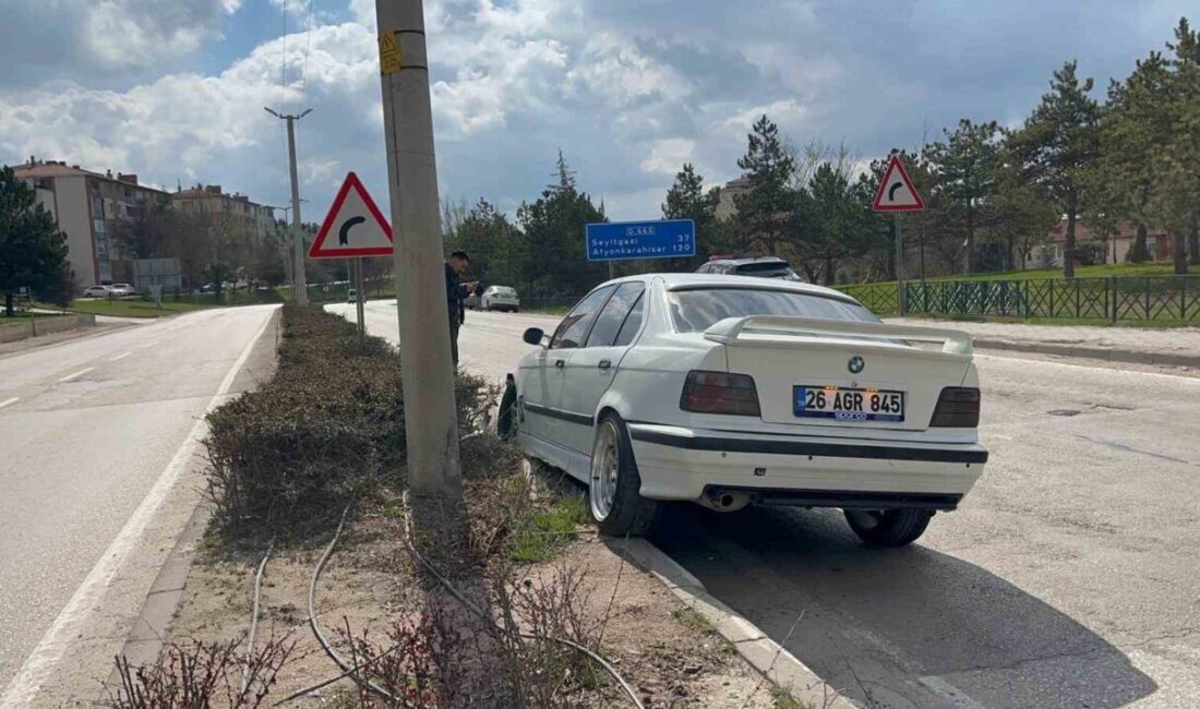 Eskişehir’de meydana gelen trafik kazasında bir araç kontrolünden çıktı ve