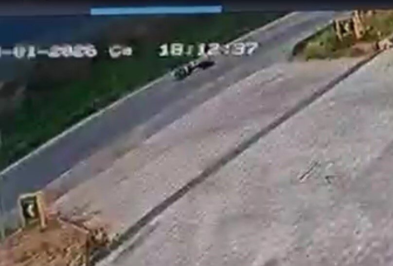 Bir trafik kazası, Bilecik’te bir akaryakıt istasyonundan çıkan bir motosikletin