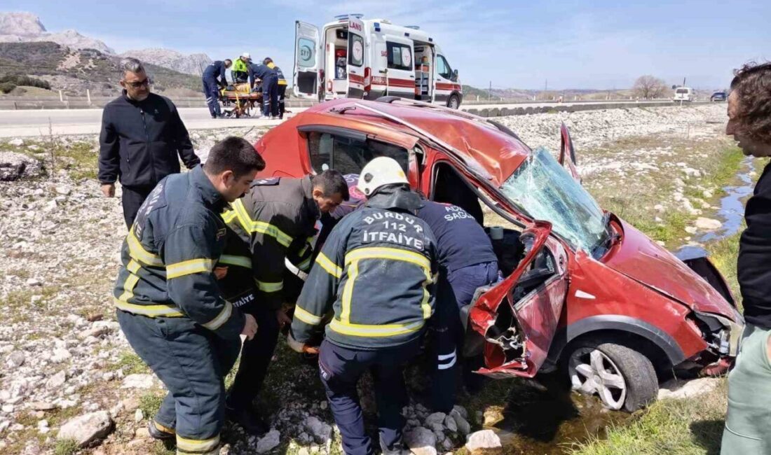 Burdur ilinde meydana gelen trafik kazasında sürücü kontrolünü kaybederek aracın
