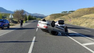 Malatya’da bir araç sürücüsünün kontrolünü kaybederek takla attı ve ters