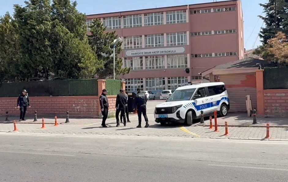 Konya’da, İl Emniyet Müdürlüğü tarafından eğitim kurumlarına yönelik güvenlik önlemleri