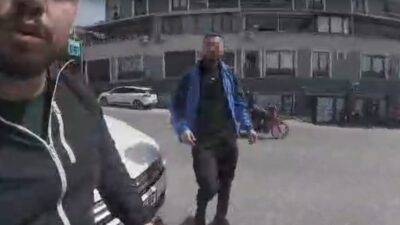 İzmir’in Çiğli ilçesinde, sinyal vermeden dönüş yapan bir aracı uyaran
