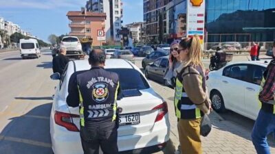 Atakum ilçesinde korsan taksi işlettiği tespit edilen bir kadın sürücüye