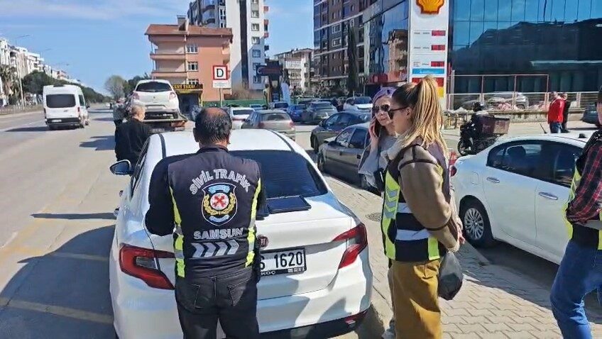 Atakum ilçesinde korsan taksi işlettiği tespit edilen bir kadın sürücüye