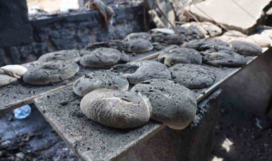 Nevşehir’in Derinkuyu ilçesine bağlı Çakıllı köyünde kadınların ekmek pişirdiği fırında