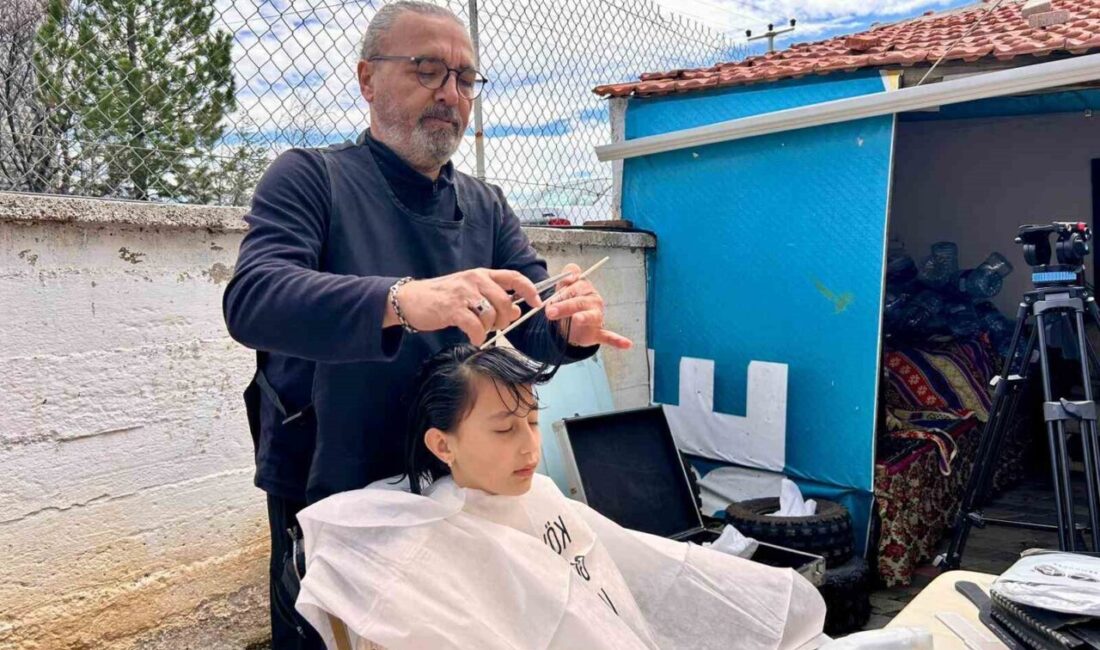 Kadın kuaförlüğü alanında 30 yıllık deneyime sahip İsmail Kızıl, kız