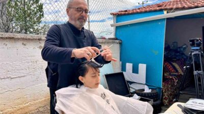 Kadın kuaförlüğü alanında 30 yıllık deneyime sahip İsmail Kızıl, kız