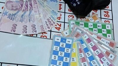 Kozan ilçesinde kumar oynatıldığı belirlenen adreslere yapılan eş zamanlı operasyonlarda