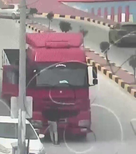 Hatay’da ağır tonajlı araçların girişine yasak getirilen bölgeye giren ve