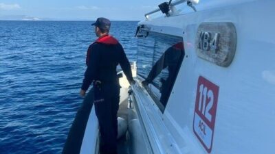 Didim ilçesinde kürek sörfü yapmak için denize açılan ve geri