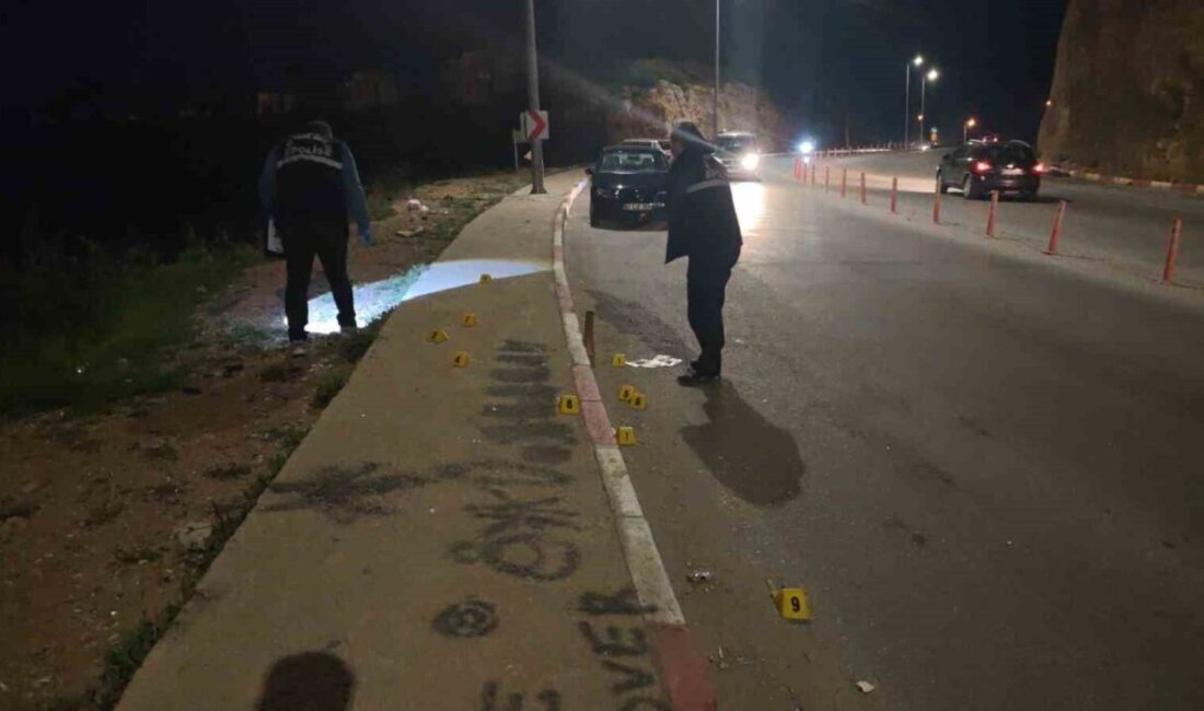 Antalya’nın Kepez ilçesinde bir şahıs, otomobilini park ettikten sonra kuru