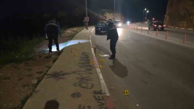 Antalya’nın Kepez ilçesinde bir şahıs, otomobilini park ettikten sonra kuru