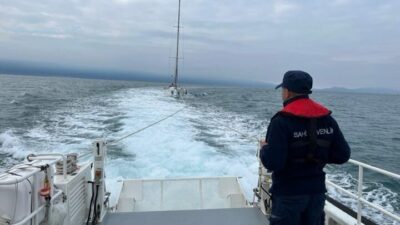 Sahil Güvenlik ekipleri, Aydın’ın Kuşadası ilçesi açıklarında motor arızası yüzünden