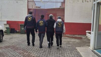 Kuşadası ilçesinde 3 yıldır kaçak olarak aranan ve çeşitli suçlardan