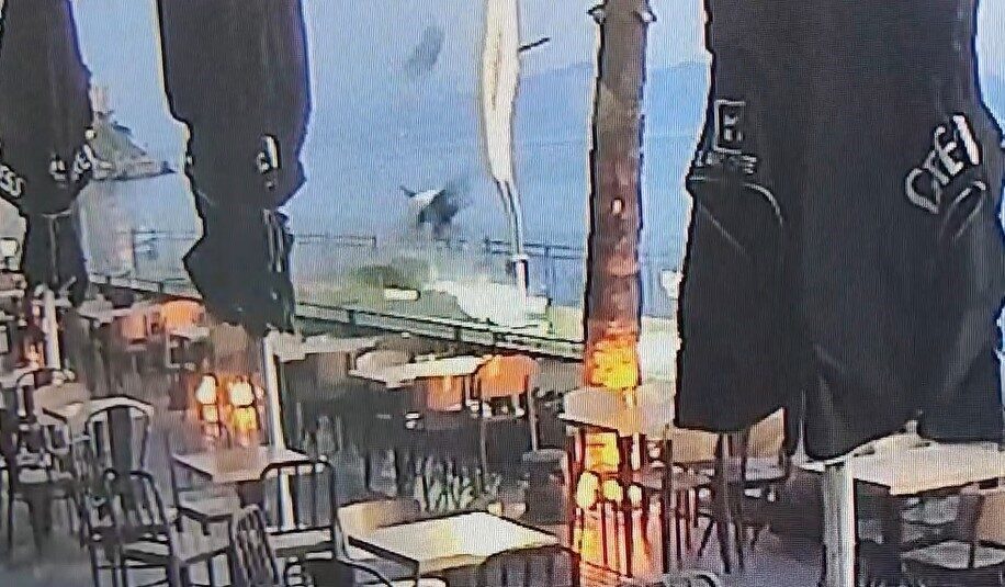 Kuşadası’nda meydana gelen bir trafik kazasında, alkollü bir sürücünün elektrikli